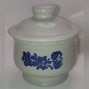 Vintage Pfaltzgraff Yorktowne USA Sugar Bowl & Lid 1970’s Stoneware Blue Floral